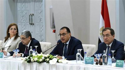 رئيس الوزراء يترأس مائدة مستديرة حول صناعة الهيدروجين الأخضر