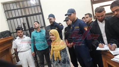 بعد قليل.. اللجنة الخماسية من الطب النفسي تحلف اليمن بشأن قاتلة ابنها