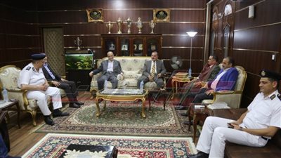 محافظ كفر الشيخ يكرم مدير أمن كفر الشيخ السابق ويهنئ مدير الأمن الحالي