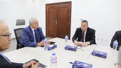 وزير التعليم العالي يتابع منظومة العمل بمراكز التميز بجامعتي القاهرة والإسكندرية