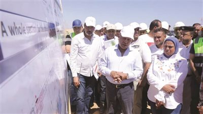 وزير النقل يتفقد مواقع العمل بمشروع الخط الأول من شبكة القطار الكهربائي السريع 
