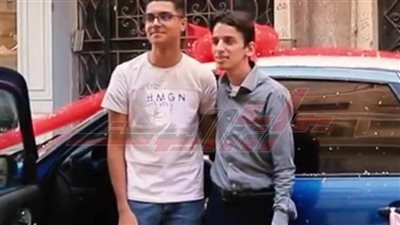 مدرس يمنح الرابع على مستوى الجمهورية في الثانوية العامة بالمنيا عربية هدية.. صور