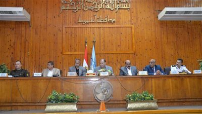 محافظ أسيوط يعتمد نتيجة الفائزين في قرعة الـ145 ميكروباص للعمل كسرفيس داخل المحافظة