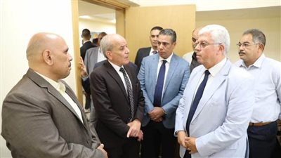 وزير التعليم العالي يتفقد أعمال مكتب التنسيق الرئيسي بجامعة عين شمس