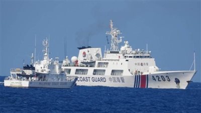 الفيليبين تتهم خفر السواحل الصيني بإطلاق خراطيم المياه على زوارقها