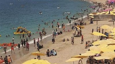 مصايف الإسكندرية: رفع الرايات الخضراء بجميع الشواطئ وسط إقبال كبير من الأسر والمصطافين