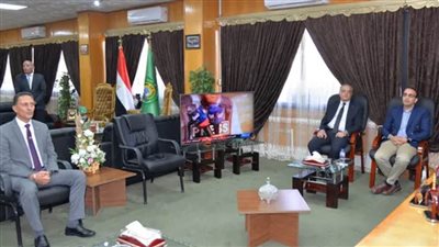 محافظ الإسماعيلية يبحث الرئيس التنفيذي للهيئة العامة للاستثمار جذب استثمارات جديدة