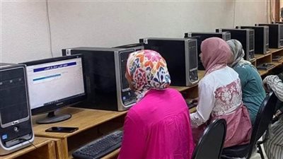 مشاركون بملتقى 