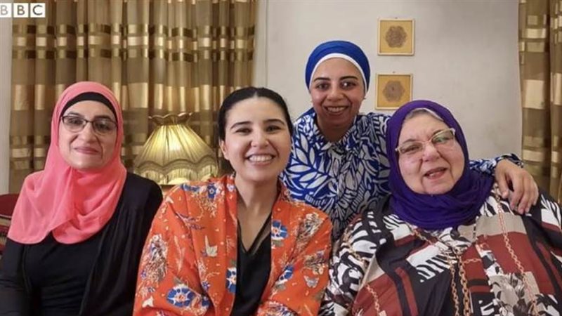 ماجدة خليل مع بناتها