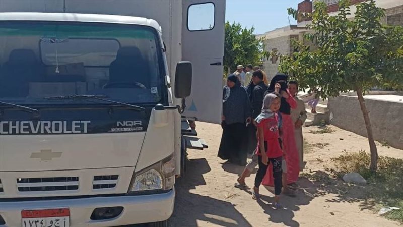 خدمة 300 مواطن فى