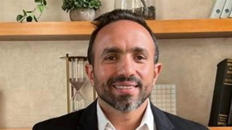 أحمد زكي المدير التنفيذي