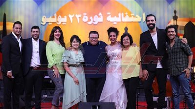 «اسلمى يا مصر» يشدو بها نجوم 
