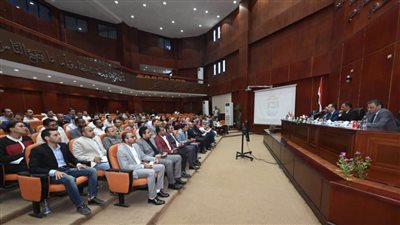 وزير الإسكان يوجه بتفعيل دور معاوني رؤساء أجهزة المدن .. وإعدادهم لتحمل المسئولية