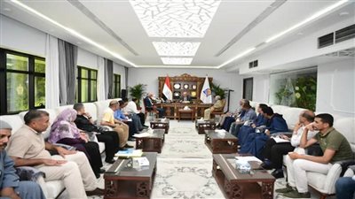 محافظ قنا: تسليم باكيات مجمع شوادر نجع حمادي الجديد