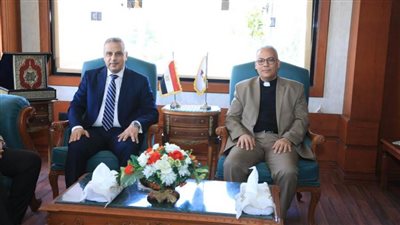محافظ سوهاج يستقبل وفد كلية اللاهوت مجمع المثال المسيحي