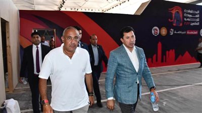 وزير الرياضة يتفقد الصالة المغطاة بمدينة العلمين