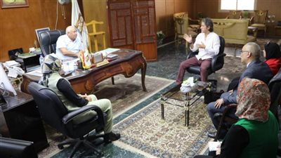 محافظ الوادي الجديد يلتقي رئيس قصور الثقافة لبحث استعدادات أسبوع عاصمة الثقافة المصرية 