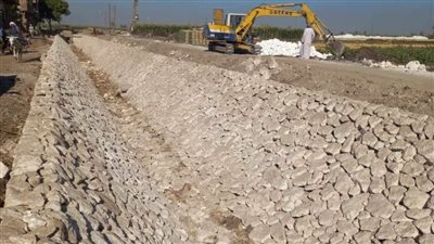 تواصل أعمال تأهيل وتبطين الترع لترشيد الموارد المائية بالمنيا