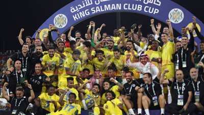 مراسم تتويج النصر بأول بطولة تحت قيادة الأسطورة رونالدو