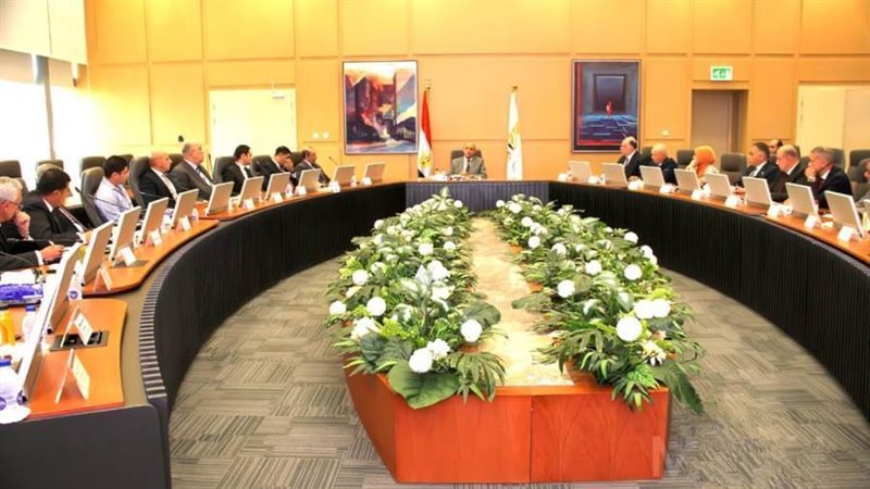 وزير الطيران خلال