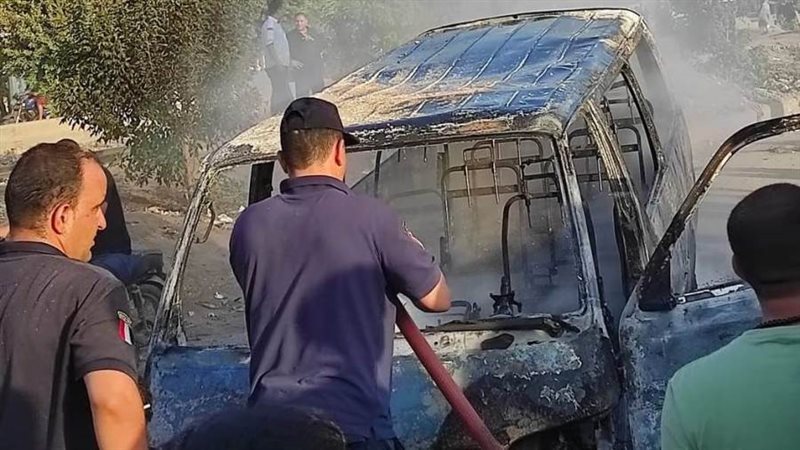 تفحم سيارة ميكروباص