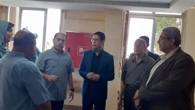 القائم بعمل رئيس جامعة بنها يتفقد أعمال التجديدات بمبنى مجمع الخدمات