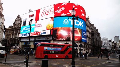 «بيكاديللى ستريت».. «ميدان رابعة» الجديد ضرب سيدة مصرية فى لندن لأنها قالت «لا»