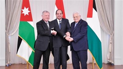يد واحدة.. كواليس القمة الثلاثية المصرية الأردنية الفلسطينية × صور