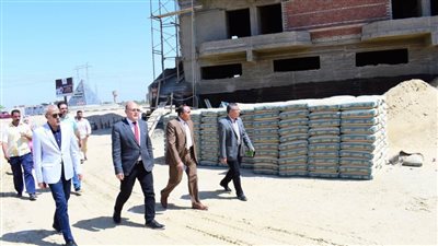 القائم بعمل رئيس جامعة سوهاج يتابع استكمال التشطيبات الخاصة بمبنى الإسكان الطلابي 