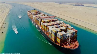 عاجل| بالانفوجراف .. التفاصيل الكاملة عن فرض رسوم العبور بقناة السويس 