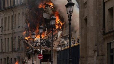  مصرع 3 أشخاص وإصابة 21 آخرين إثر حريق بمبنى في مدينة 