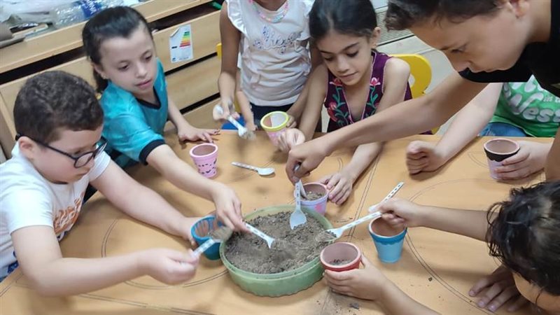 ورش إشغال يدوية وأنشطة