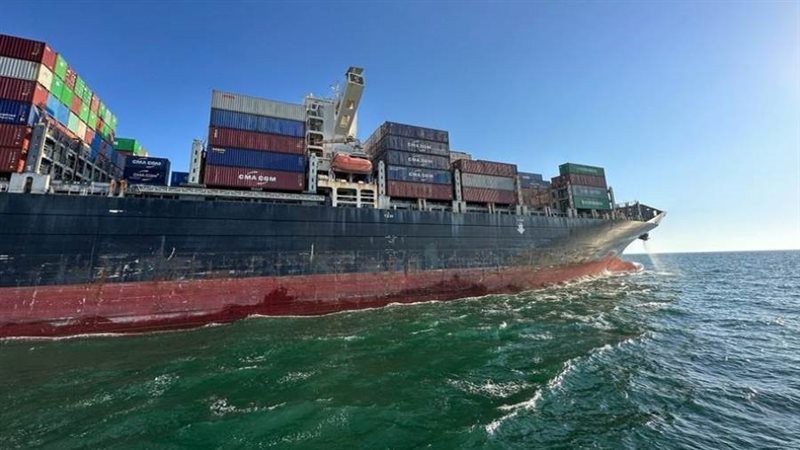 خروج أول سفينة من