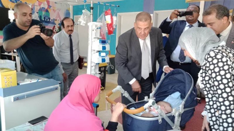 سفيرة البحرين مع