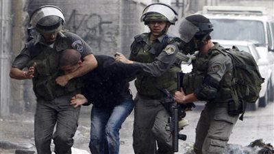 الاحتلال الإسرائيلي يعتقل 6 فلسطينيين ومواصلة إضراب 9 أسرى بسجونه