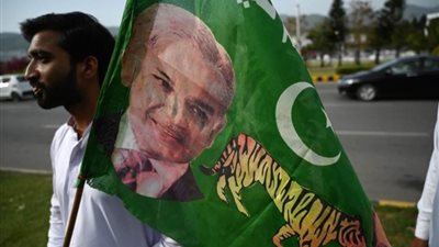 الشرطة الباكستانية تعتقل شاه قريشي نائب رئيس حزب حركة الإنصاف المعارض