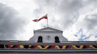 الناخبون في الإكوادور يتوجهون إلى مكاتب الاقتراع لاختيار رئيس جديد للبلاد