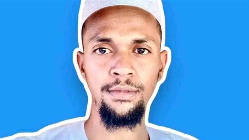 الكاتب عباده أحمد