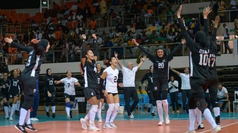 سيدات الطائرة