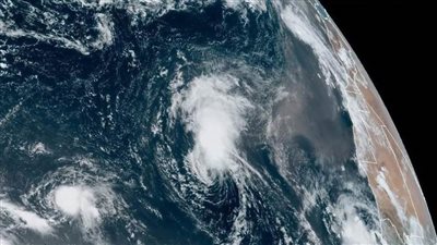 المركز الأمريكي للأعاصير: العاصفة المدارية إميلي تتشكل غربي جزر الرأس الأخضر