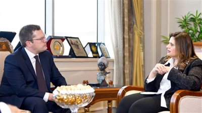 وزيرة الهجرة تبحث مع نظيرها البريطاني سبل تعزيز التعاون الثنائي