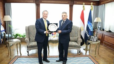 الفريق أسامة ربيع يستقبل السفير الكوري الجنوبي لبحث سبل التعاون المشترك