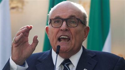 جولياني محامي ترامب يسلم نفسه في جورجيا
