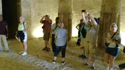 وفد سياحي متعدد الجنسيات يزور المناطق الأثرية بالمنيا