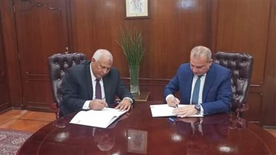 محافظ الوادي الجديد يوقع مذكرة تفاهم لتوصيل الصرف الصحي لـ