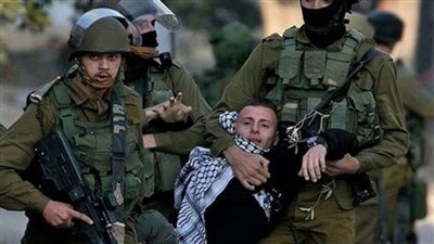 الاحتلال الإسرائيلي يعتقل سبعة فلسطينيين من وسط وجنوب الضفة الغربية المُحتلة