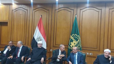 وزير الأوقاف والمفتي ورئيس قضايا الدولة ومحافظ القليوبية يؤدون صلاة الجمعة بمسجد ناصر
