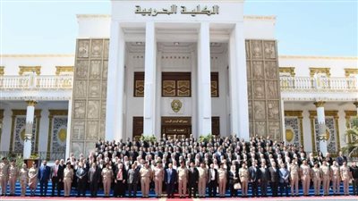 الأكاديمية العسكرية تحتفل بتخرج دورات جديدة من العاملين بوزارة النقل