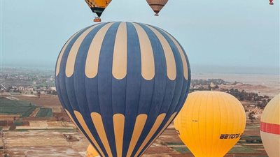 تحليق 31 رحلة بالون طائر عليها 650 سائحا بالأقصر