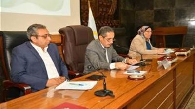 محافظ الغربية يوجه بالارتقاء بالخدمات المقدمة للمواطنين وسرعة الرد على الشكاوى الواردة